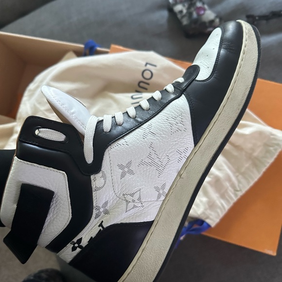 Louis Vuitton sneakers - Picture 1 of 6